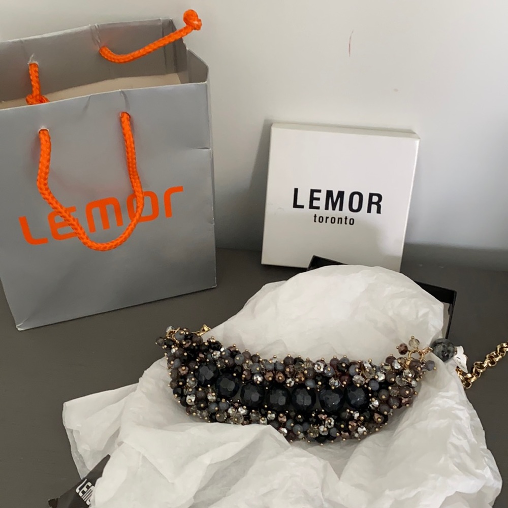 Beautiful choker style necklace never worn